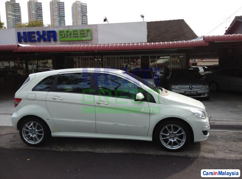 Mercedes Benz 190 Automatic 2010 - image 3