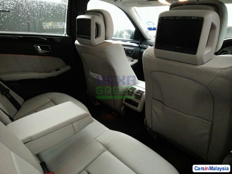 Mercedes Benz E300 Automatic 2010 - image 3