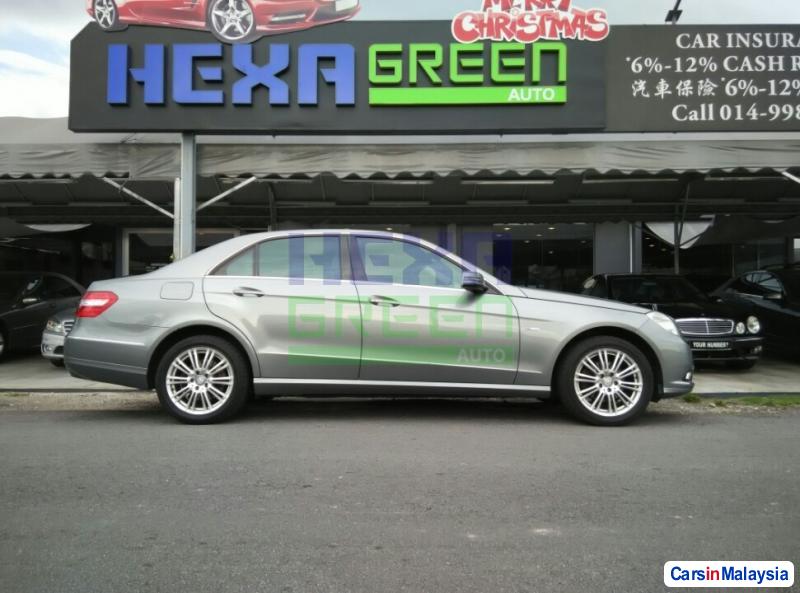 Mercedes Benz E200 2010 - image 3