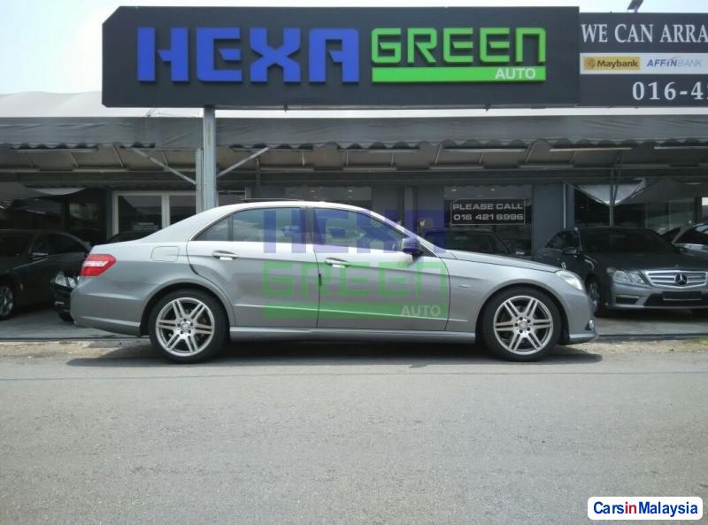 Mercedes Benz E250 Automatic 2010 - image 3