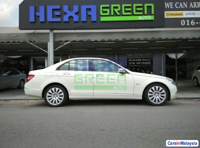 Mercedes Benz C-Class Automatic 2010 - image 3