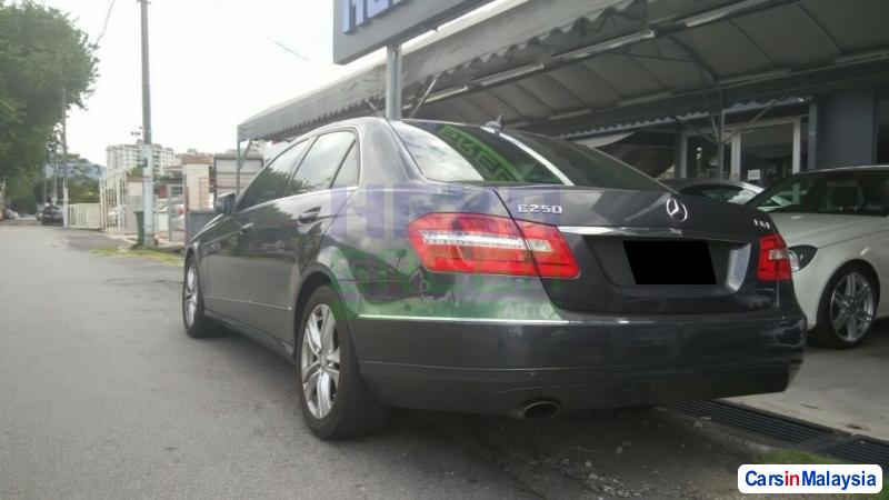 Mercedes Benz E250 CGI 2010 - image 3