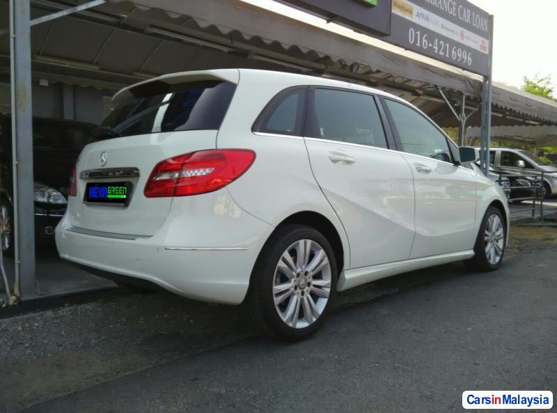 Mercedes Benz B200 Automatic 2014 - image 4