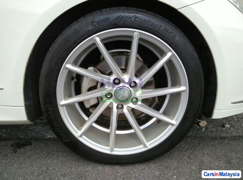 Mercedes Benz E250 Coupe Automatic 2009 - image 4