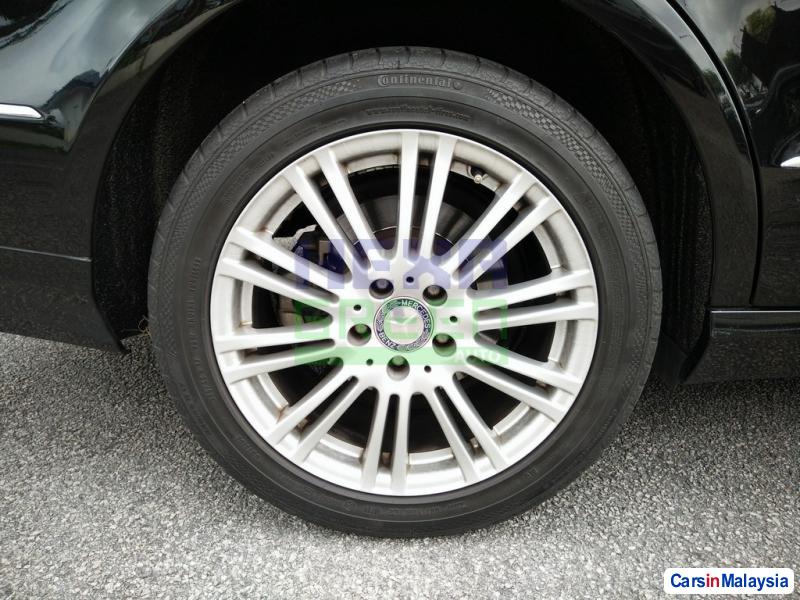 Mercedes Benz E200 CGI Automatic 2012 - image 4
