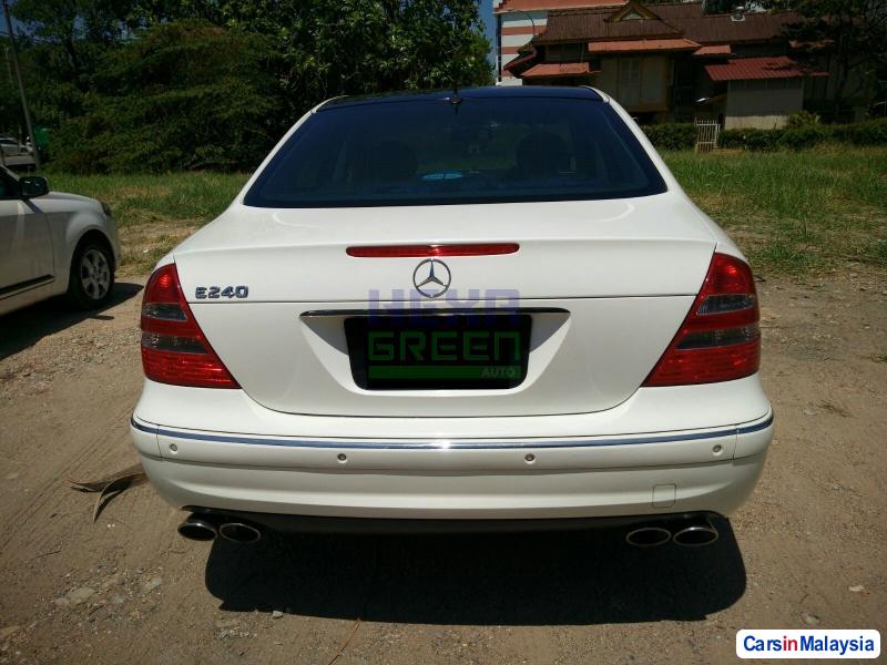 Mercedes Benz E240 Automatic 2005 - image 4