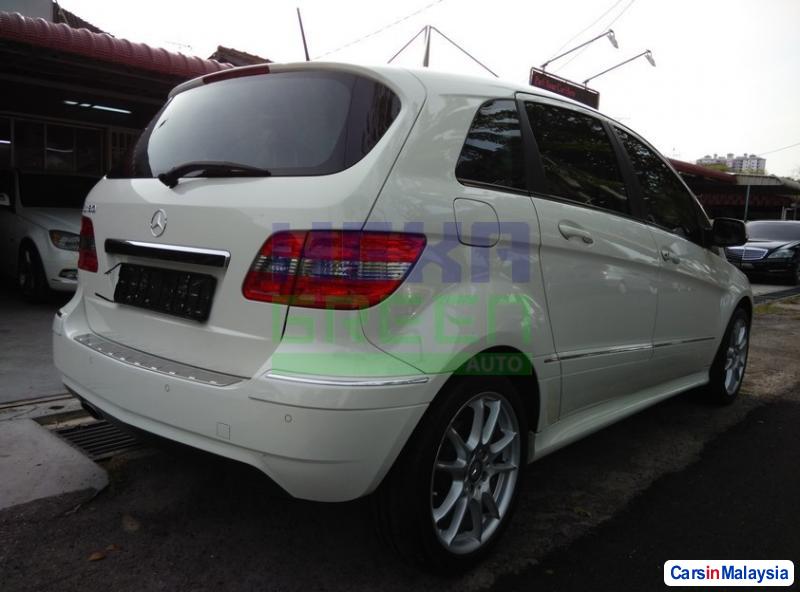 Mercedes Benz 190 Automatic 2010 - image 4