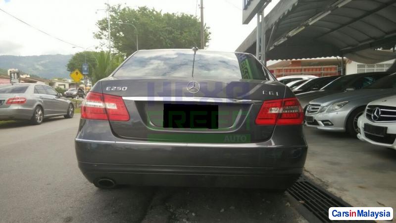 Mercedes Benz E250 CGI 2010 - image 4