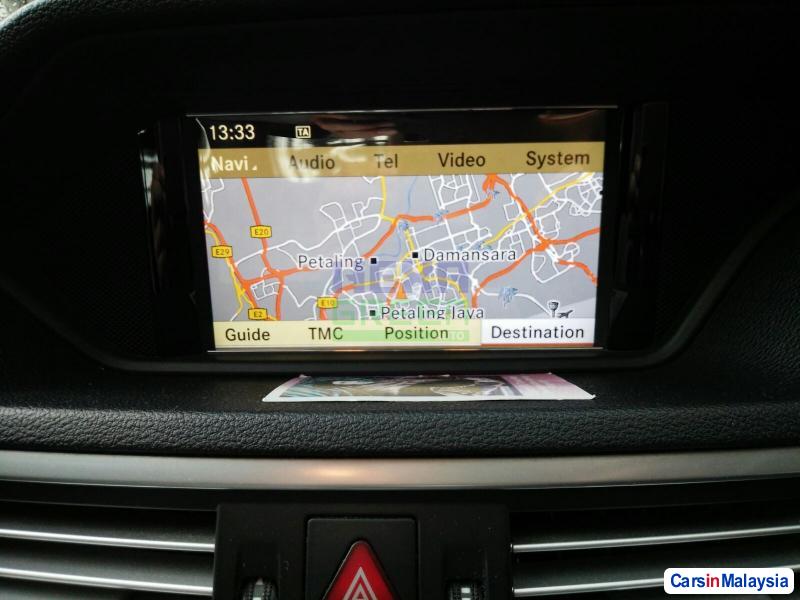Mercedes Benz E300 Automatic 2010 - image 5