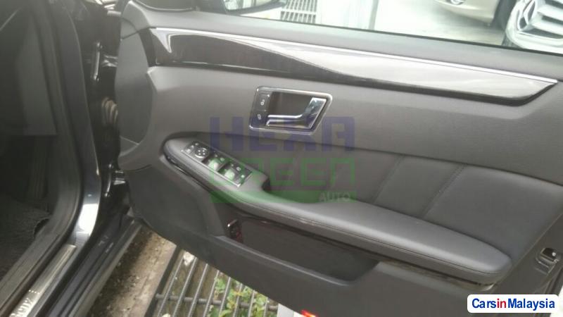 Mercedes Benz E250 CGI 2010 - image 5