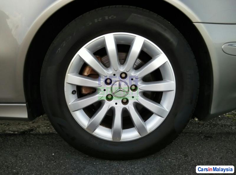 Mercedes Benz E280 Automatic 2007 - image 6