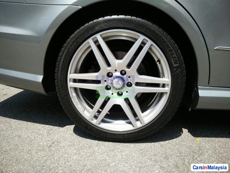 Mercedes Benz E250 Automatic 2012 - image 6