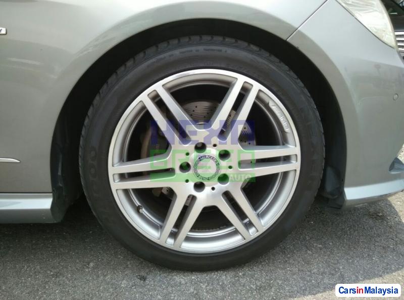 Mercedes Benz E250 Automatic 2010 - image 6