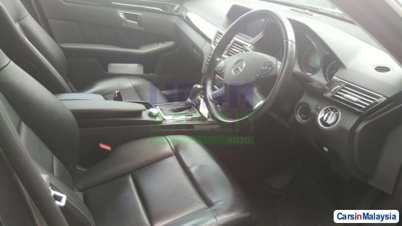 Mercedes Benz E250 CGI 2010 - image 6