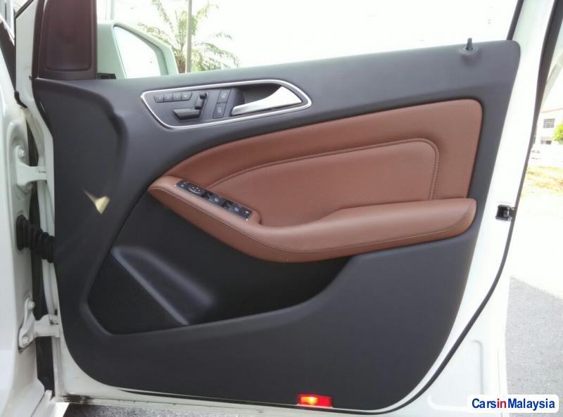 Mercedes Benz B200 Automatic 2014 - image 7