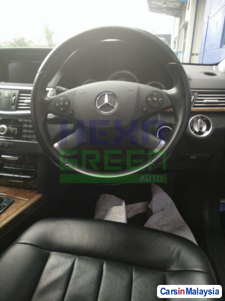 Mercedes Benz E200 CGI Automatic 2012 - image 7