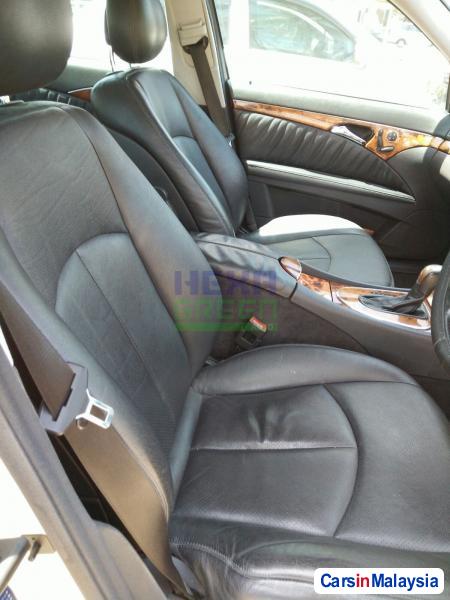 Mercedes Benz E240 Automatic 2005 - image 7