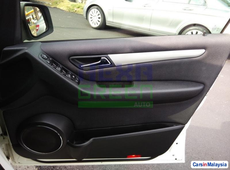 Mercedes Benz 190 Automatic 2010 - image 7