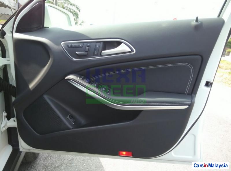 Mercedes Benz GLA200 Automatic 2015 - image 7