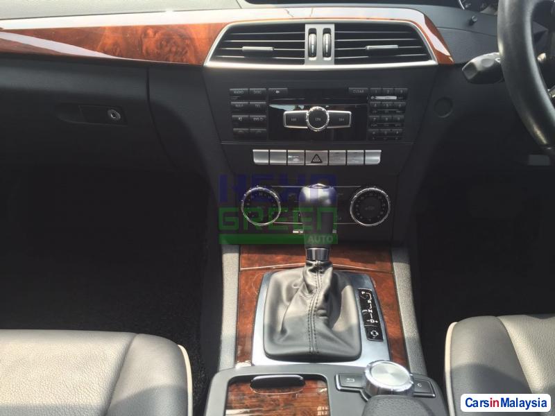 Mercedes Benz C-Class Automatic 2012 - image 7