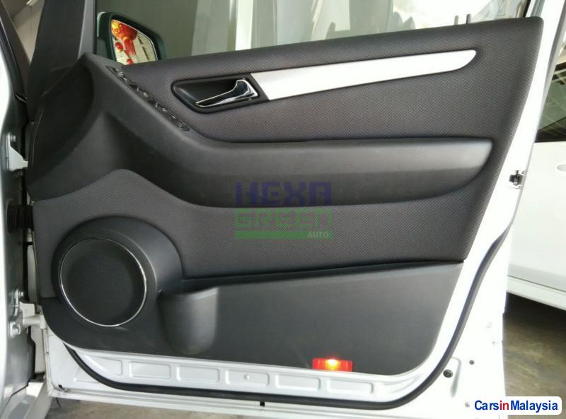 Mercedes Benz 190 Automatic 2010 - image 7