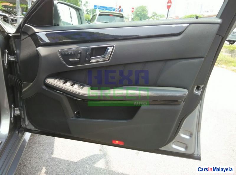 Mercedes Benz E250 Automatic 2010 - image 7