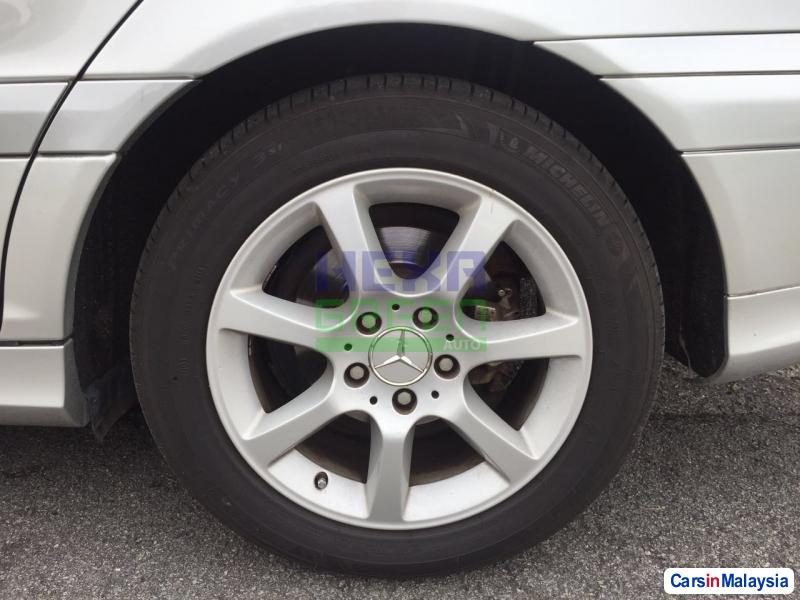 Mercedes Benz C-Class Automatic 2004 - image 7