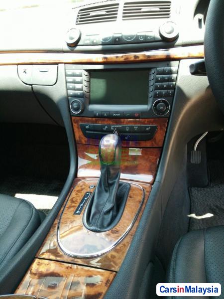 Mercedes Benz E240 Automatic 2005 - image 8