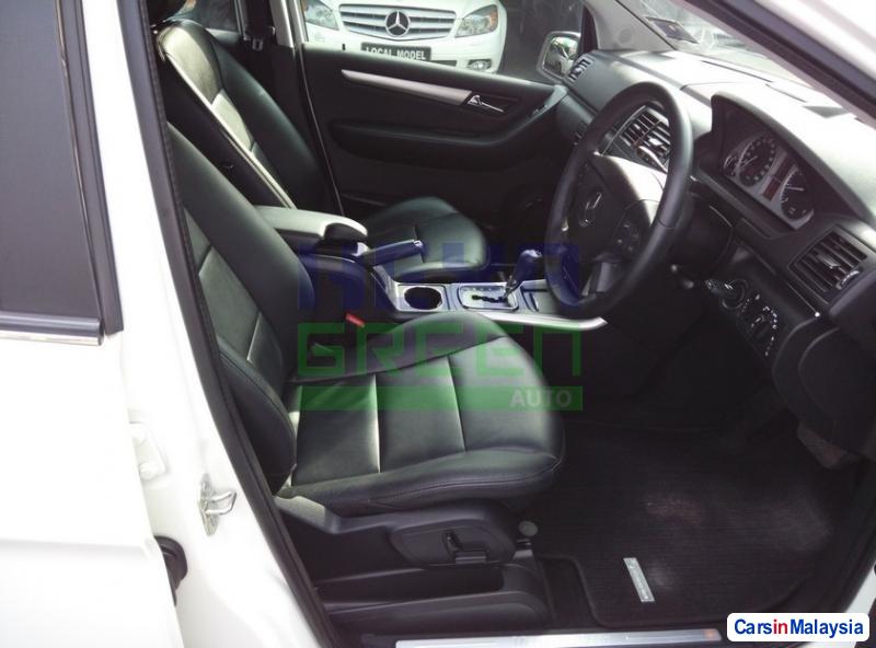 Mercedes Benz 190 Automatic 2010 - image 8