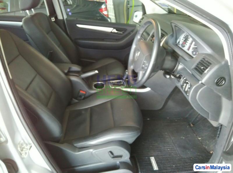 Mercedes Benz 190 Automatic 2010 - image 8