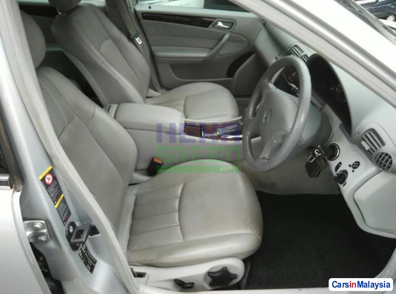 Mercedes Benz 200 Automatic 2006 - image 8