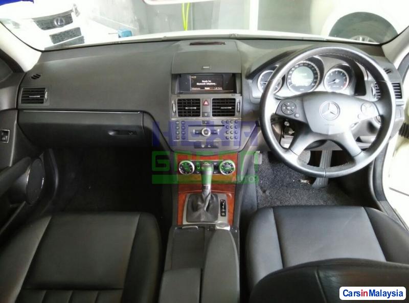 Mercedes Benz C-Class Automatic 2010 - image 8