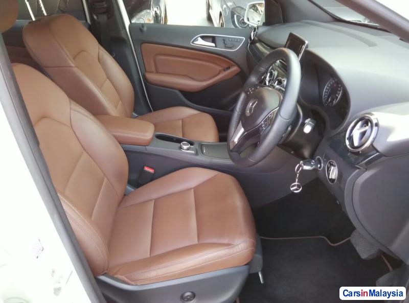 Mercedes Benz B200 Automatic 2014 - image 9