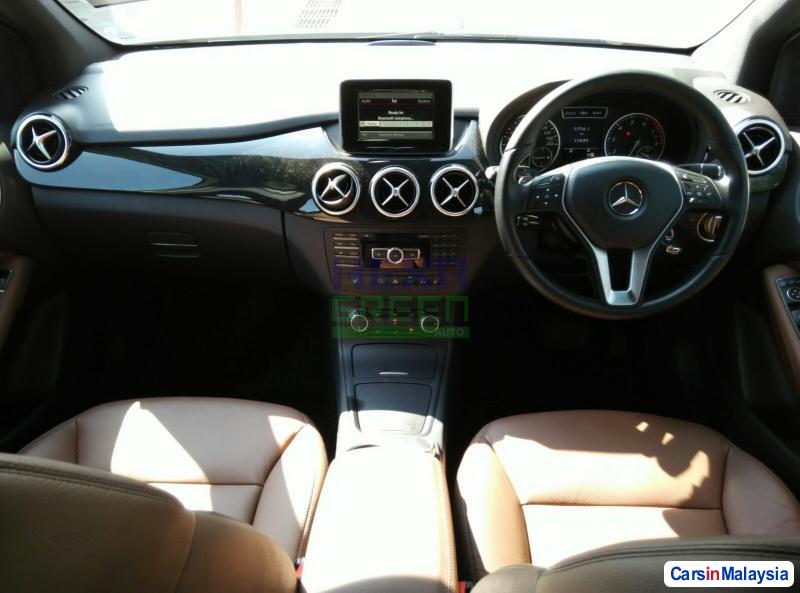 Mercedes Benz 200 Automatic 2013 - image 9