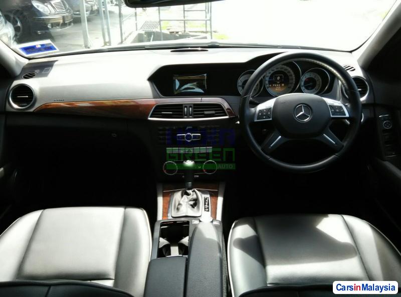 Mercedes Benz C-Class Automatic 2011 - image 9