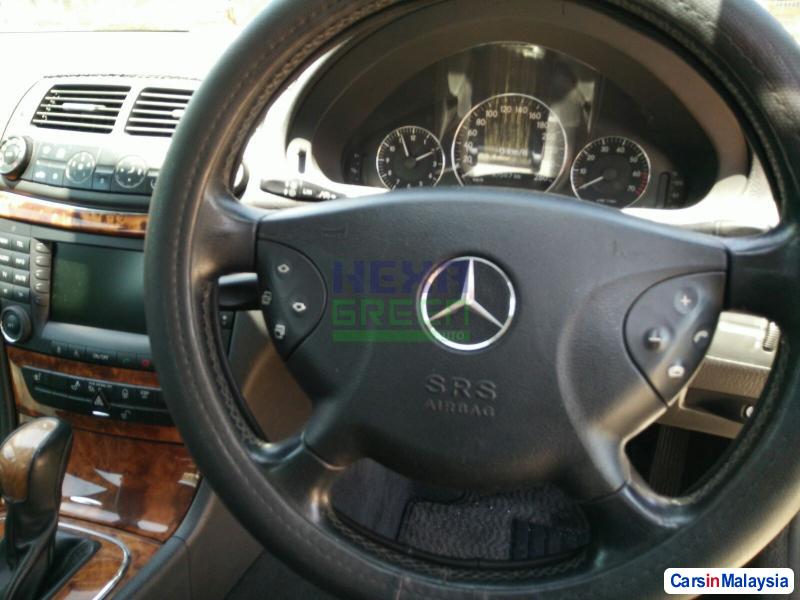 Mercedes Benz E240 Automatic 2005 - image 9