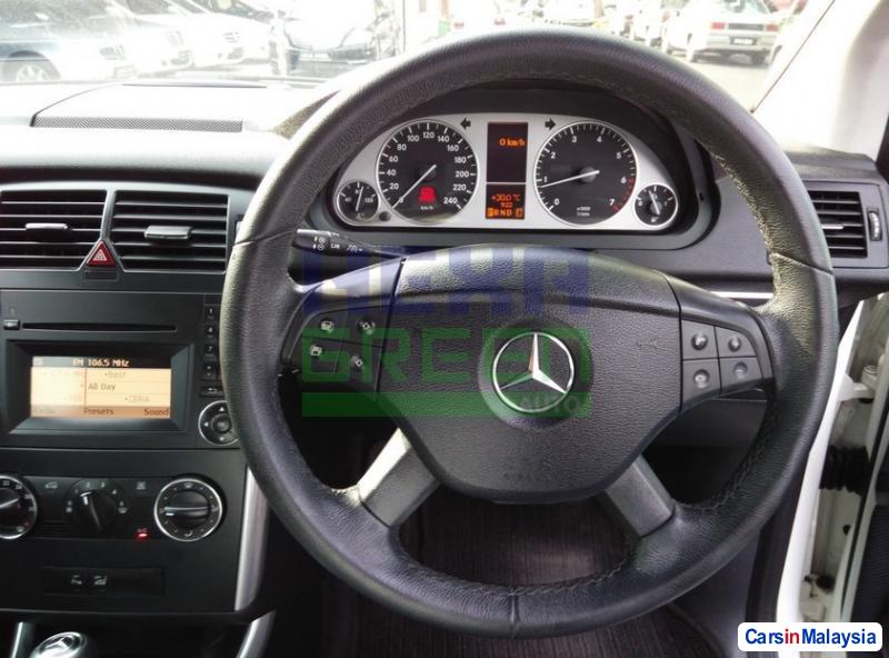 Mercedes Benz 190 Automatic 2010 - image 9