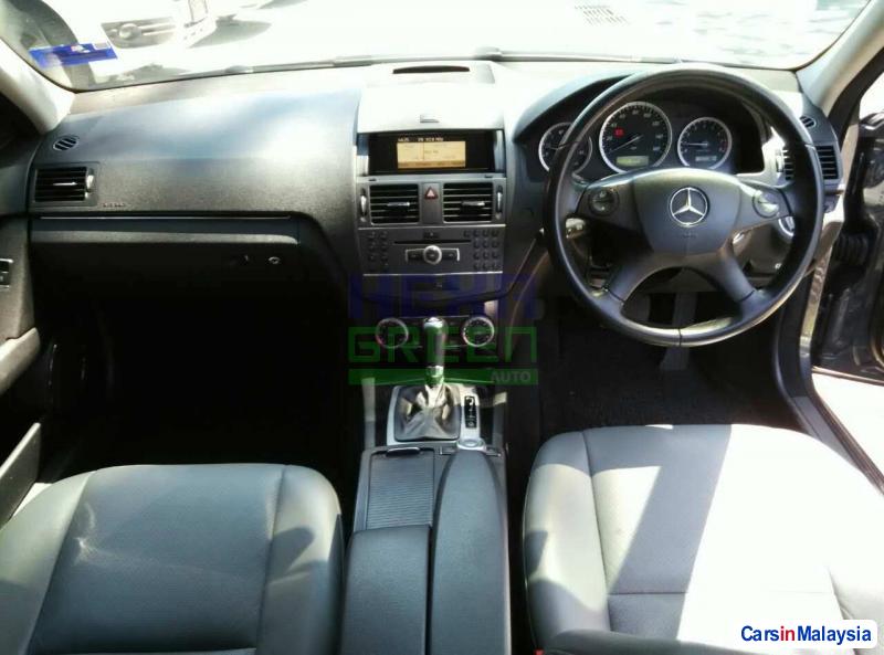 Mercedes Benz C-Class Automatic 2011 - image 9