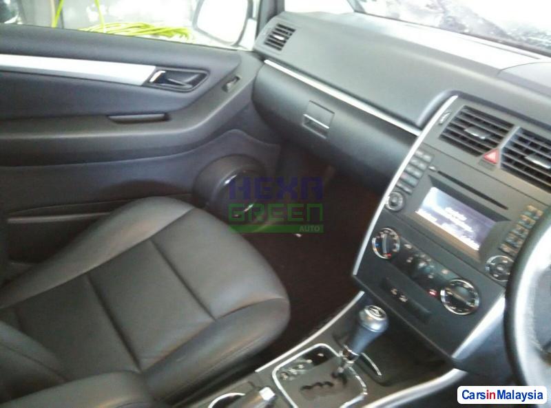 Mercedes Benz 190 Automatic 2010 - image 9