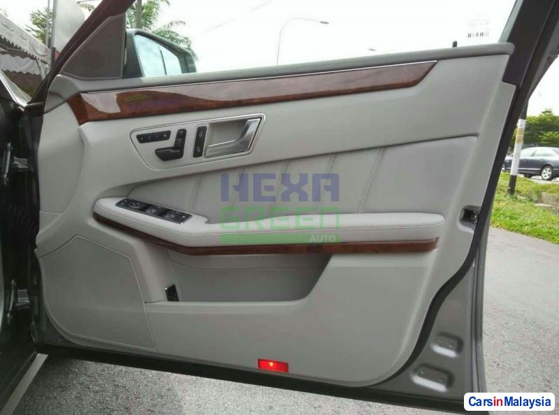 Mercedes Benz E200 Automatic 2007 - image 9