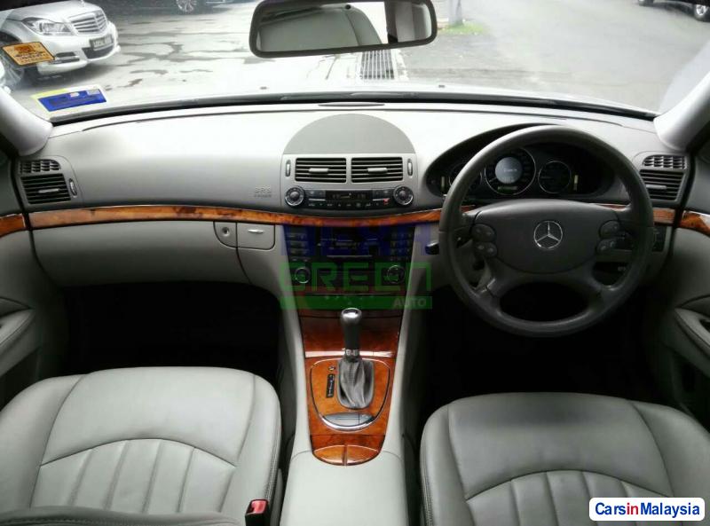 Mercedes Benz E200 Automatic 2007 - image 9