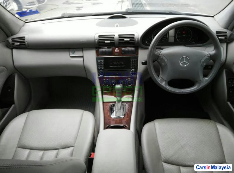 Mercedes Benz 200 Automatic 2006 - image 9