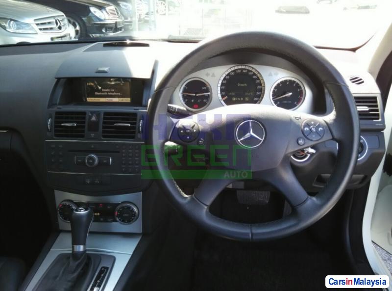 Mercedes Benz 200 Automatic 2008 - image 9