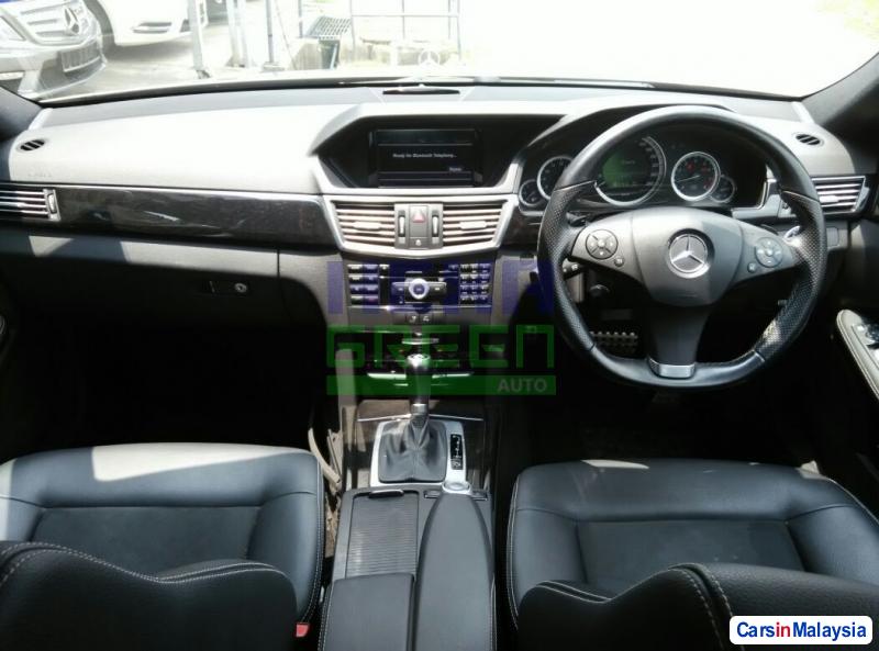 Mercedes Benz E250 Automatic 2010 - image 9