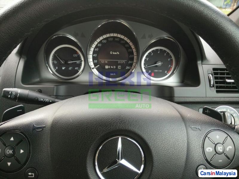 Mercedes Benz C-Class Automatic 2010 - image 9