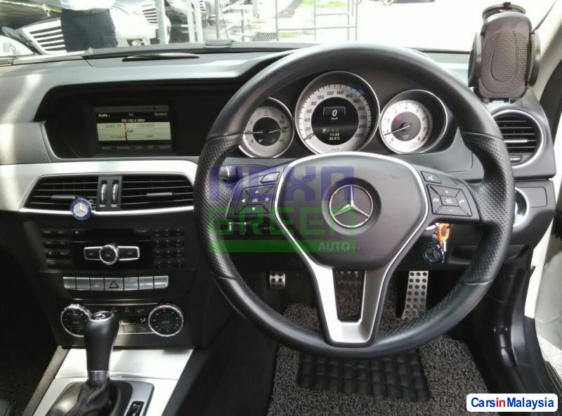 Mercedes Benz C-Class Automatic 2014 - image 9