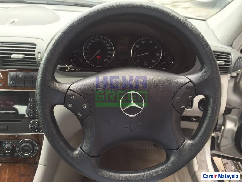 Mercedes Benz C-Class Automatic 2004 - image 9