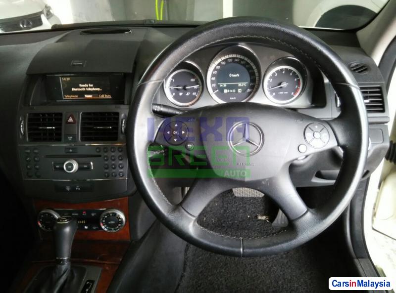 Mercedes Benz C-Class Automatic 2010 - image 9