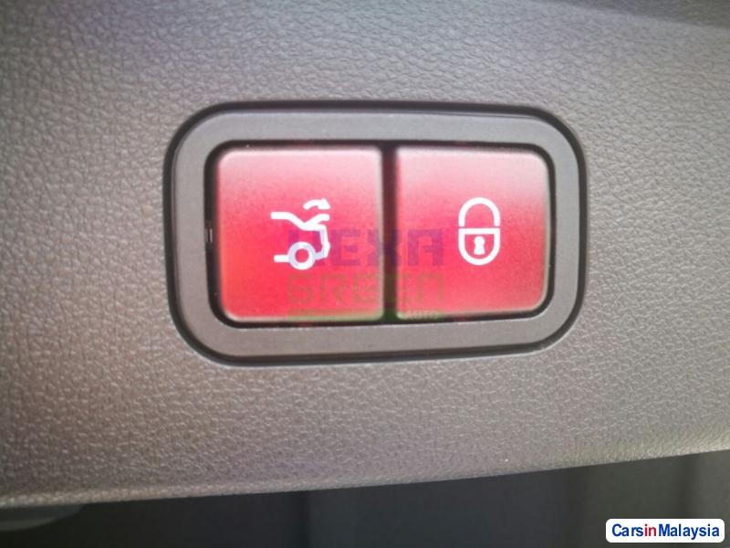 Mercedes Benz E300 Automatic 2015 - image 9