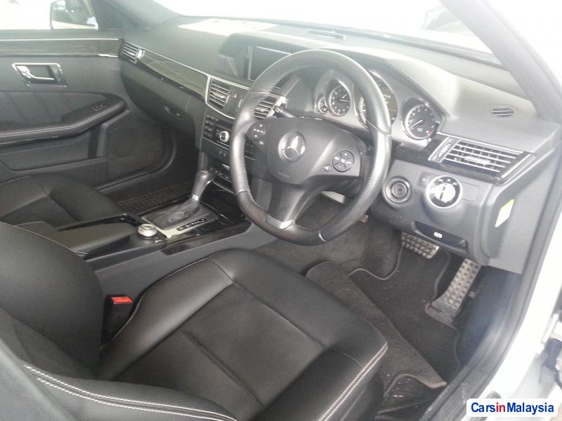 Mercedes Benz E250 Semi-Automatic 2010 - image 3